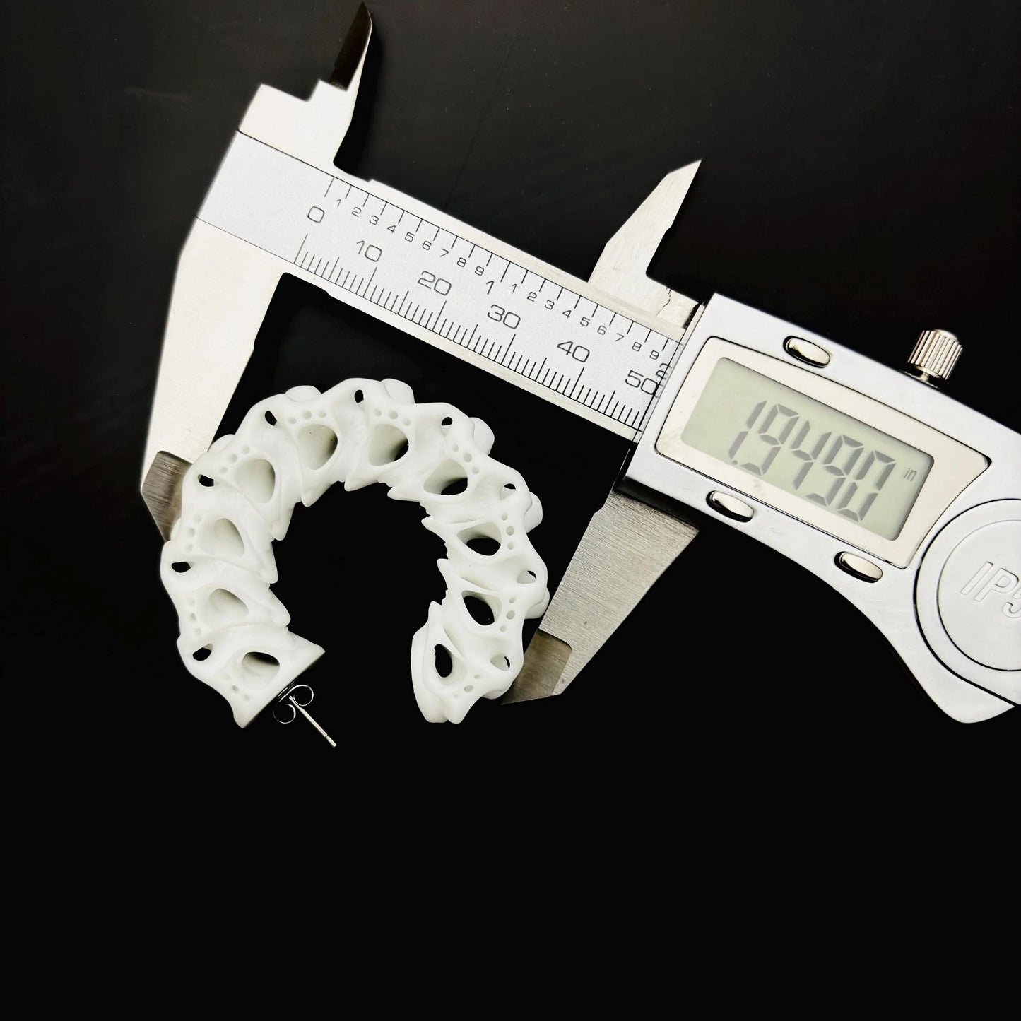 Graphic showing measurements for the sculptural resin hoops